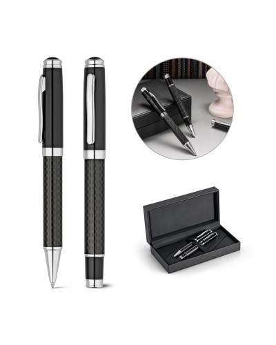 CHESS. SET CON PENNA ROLLER E PENNA A SFERA IN METALLO E FIBRA DI CARBONIO CON MECCANISMO A ROTAZIONE 91835